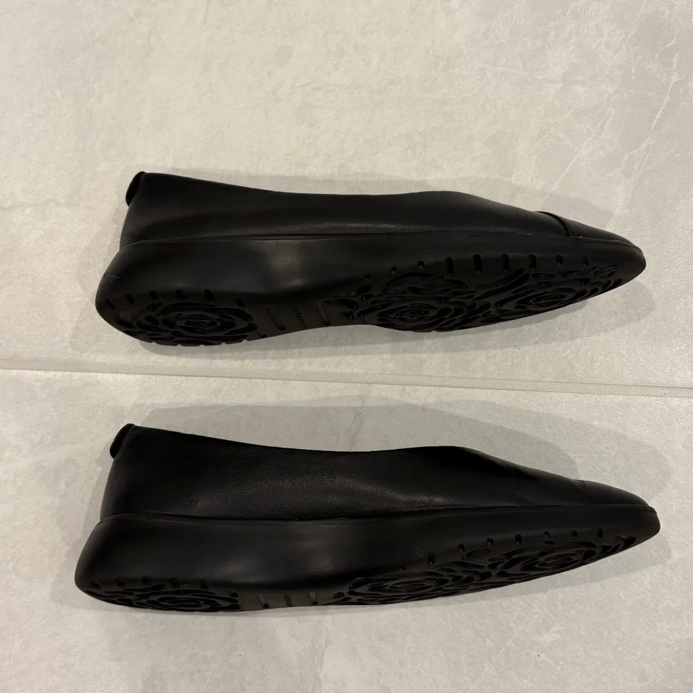 Taryn Rose Devon Napa Flats in Black Size 6.5